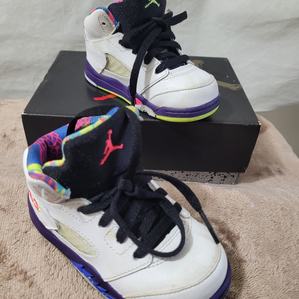 Jordan 5 Retro Kids Sneakers in White and Purple